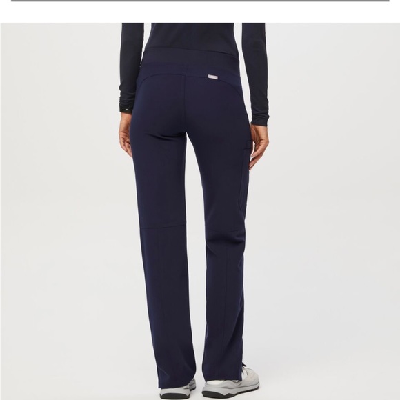 FIGS Kade Cargo scrub pants in Navy Blue, Size XS - Picture 2 of 11